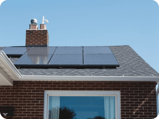 Techo con paneles solares